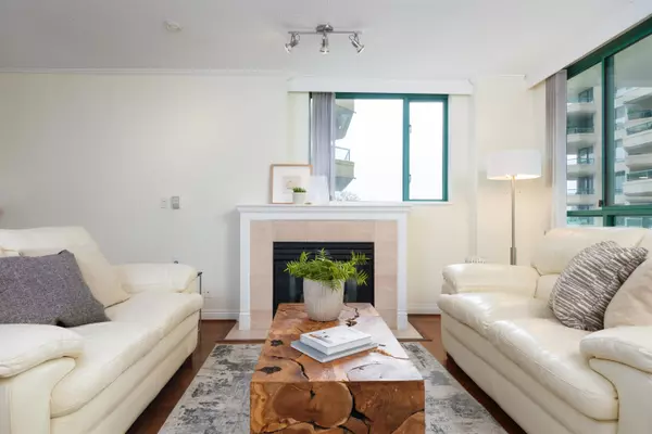 West Vancouver, BC V7T 2Y1,338 Taylor WAY #5E