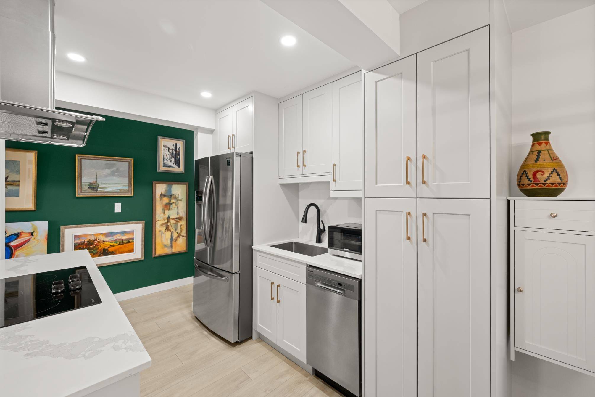 Vancouver, BC V6M 4H6,2320 W 40th AVE #215