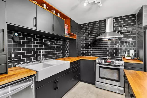 Abbotsford, BC V2S 3E2,2575 Ware ST #203