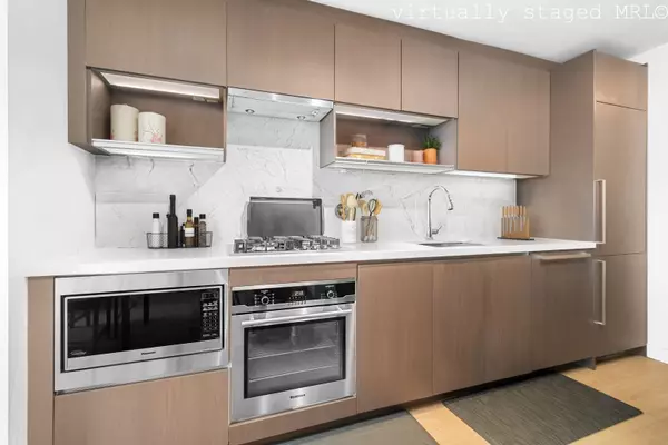 Surrey, BC V3T 0L5,13696 100 AVE #4305