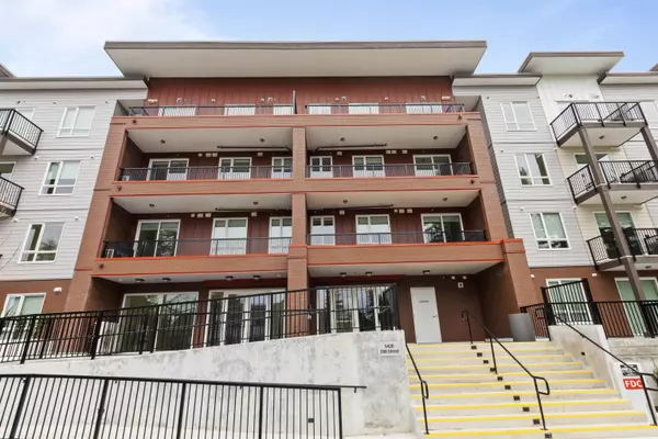 Langley, BC V3A 2J9,5420 208 ST #105