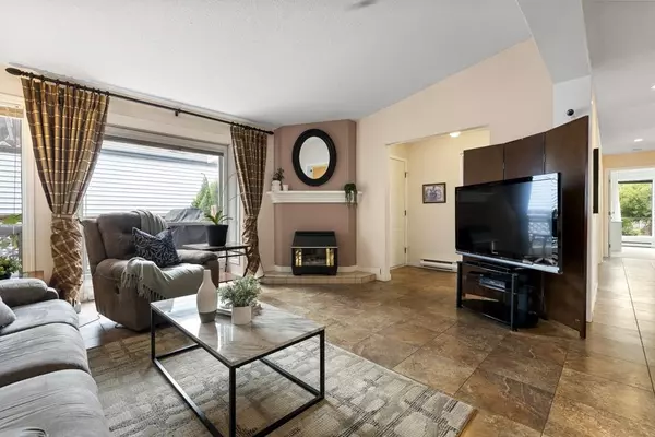 Surrey, BC V4A 9G5,2345 Cranley DR #5