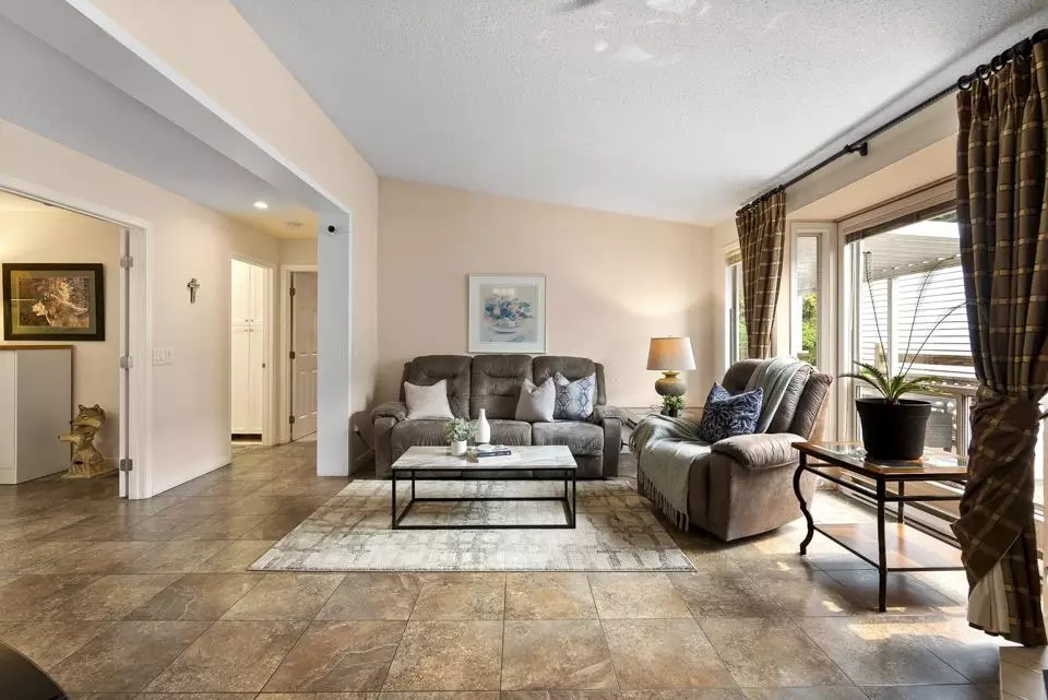 Surrey, BC V4A 9G5,2345 Cranley DR #5