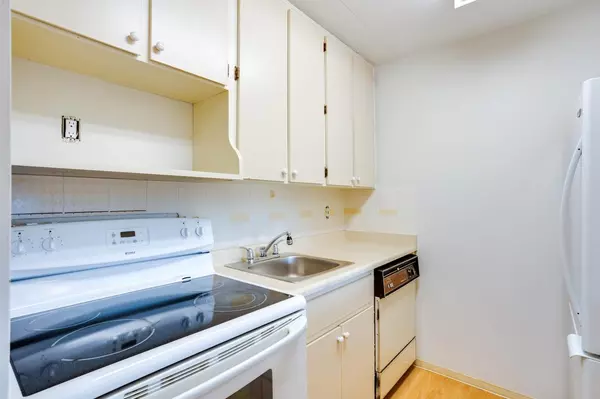 Richmond, BC V6Y 1Z2,6651 Minoru BLVD #606