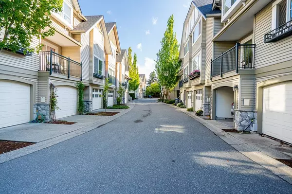 Surrey, BC V3R 0Z8,15488 101a AVE #23