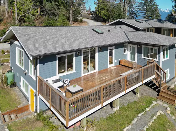 Bowen Island, BC V0N 1G1,945 Rivendell DR