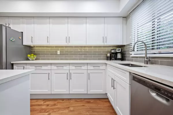 1379 Merklin ST #101,  White Rock,  BC V4B 4C2