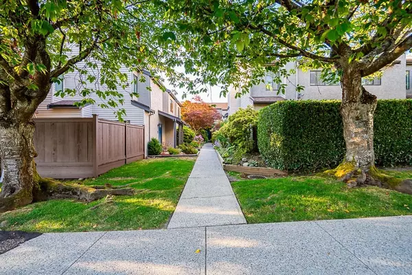 North Vancouver, BC V7M 1P3,230 W 14th ST #10