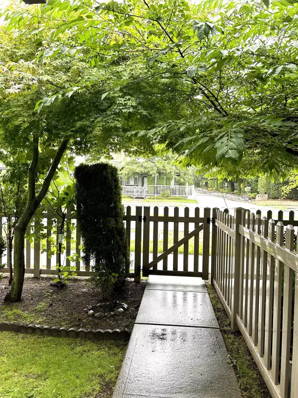 Surrey, BC V4N 5G3,8775 161 ST #53