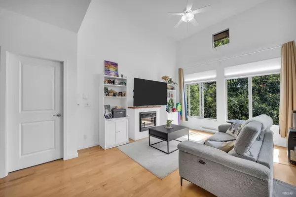 Surrey, BC V3R 0B5,10180 153 ST #424