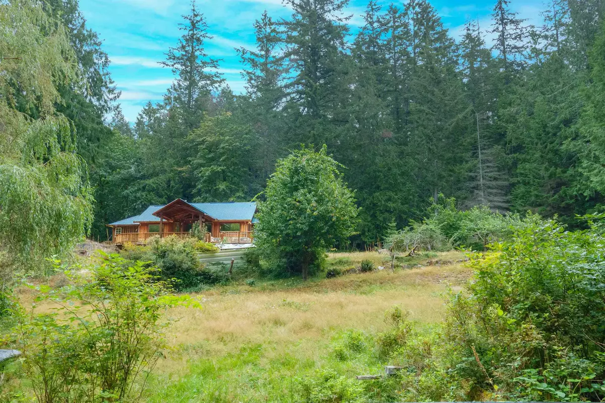 Halfmoon Bay, BC V7Z 1G9,9492 Blakely RD