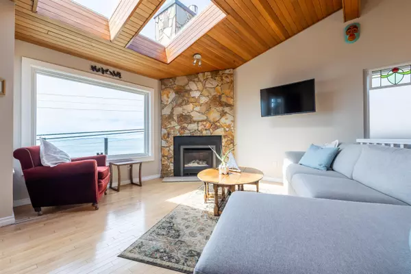 White Rock, BC V4B 1C8,15353 Marine DR