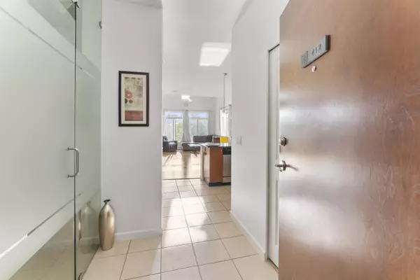 Surrey, BC V3R 0B4,15385 101a AVE #412