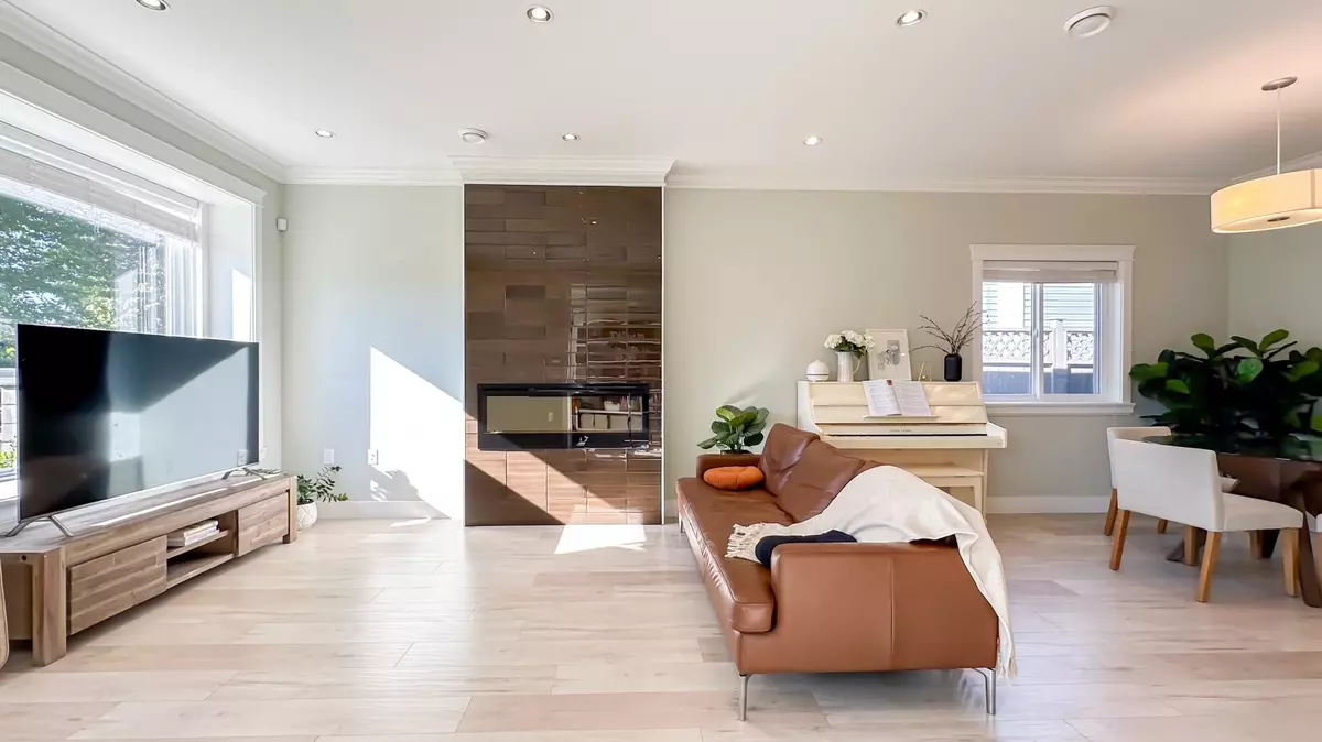 Burnaby, BC V5E 2S7,6758 Empress AVE