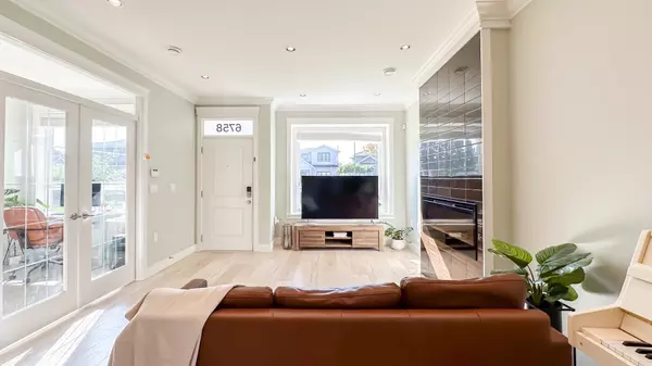 Burnaby, BC V5E 2S7,6758 Empress AVE