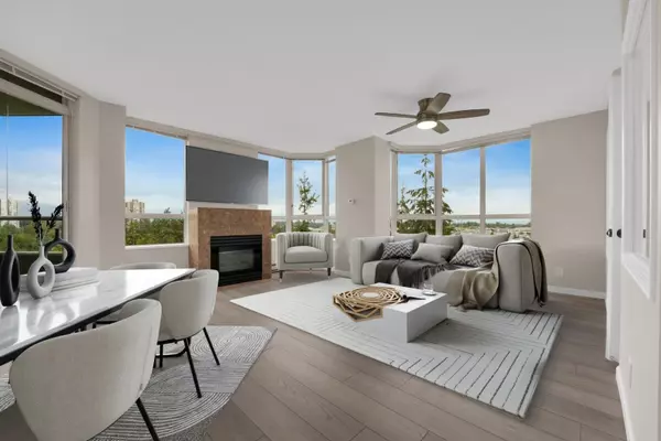 Surrey, BC V3R 0S3,10082 148 ST #905