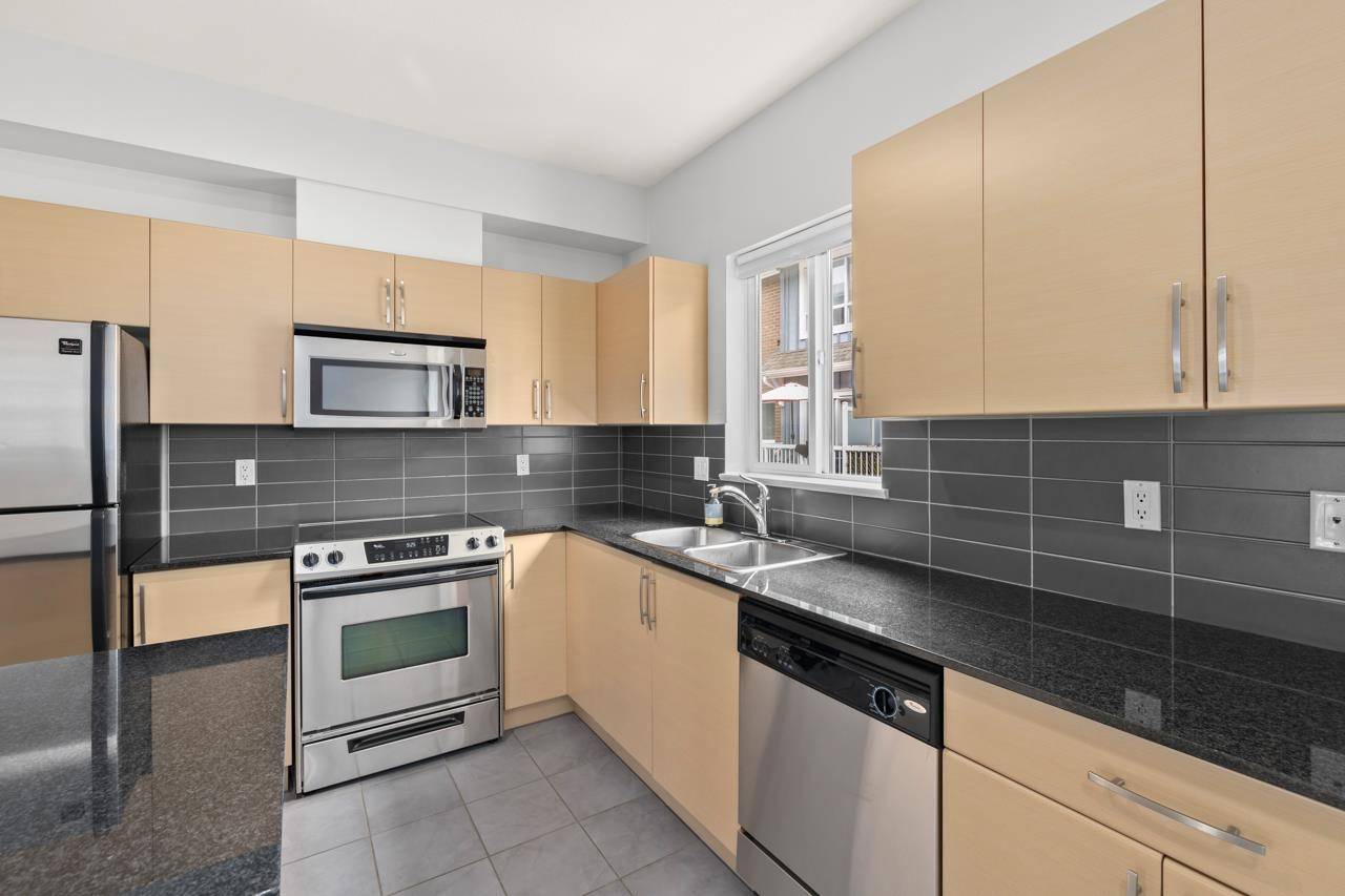 Port Coquitlam, BC V3B 0B6,1661 Fraser AVE #209