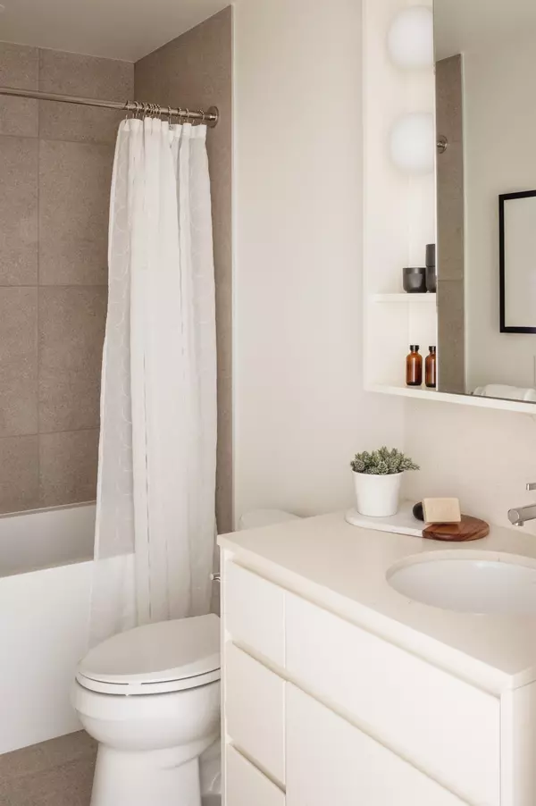 Tsawwassen, BC V4L 0B1,6340 Market AVE #3