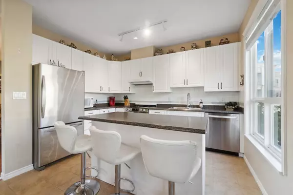 Coquitlam, BC V3B 7W8,3098 Guildford WAY #339