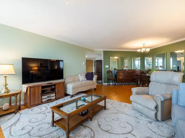 New Westminster, BC V3M 6L8,98 Tenth ST #PH3