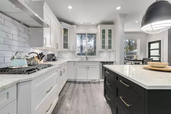 Surrey, BC V4P 3E6,2958 147a ST