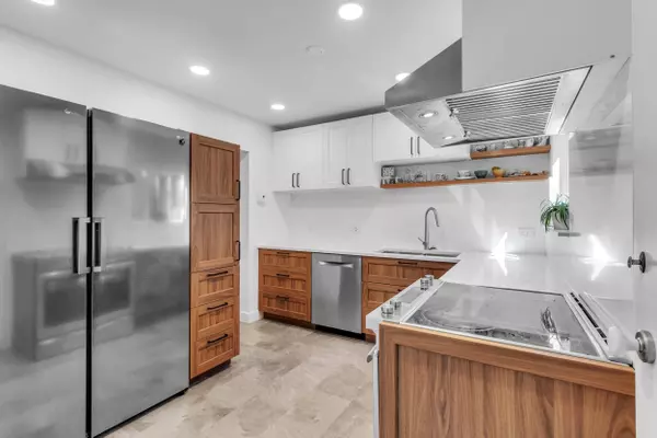 North Vancouver, BC V7P 2J3,1235 Plateau DR