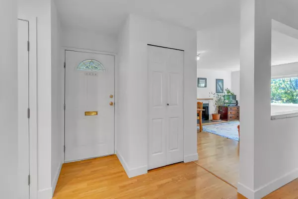 North Vancouver, BC V7P 2J3,1235 Plateau DR