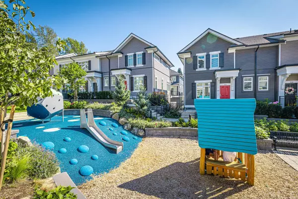 Surrey, BC V3Z 1J1,2070 Oak Meadows DR #97