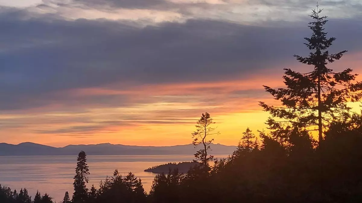 Bowen Island, BC V0N 1G2,1526 Whitesails DR