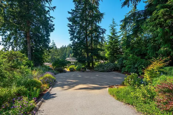 Bowen Island, BC V0N 1G2,1526 Whitesails DR