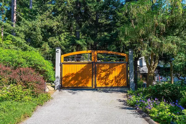 Bowen Island, BC V0N 1G2,1526 Whitesails DR