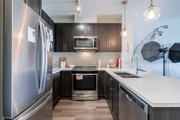 Surrey, BC V4P 0G3,2960 151 ST #303