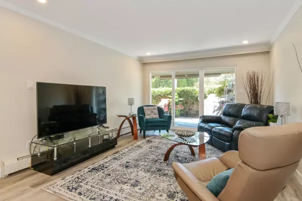 White Rock, BC V4B 3W6,1351 Martin ST #102