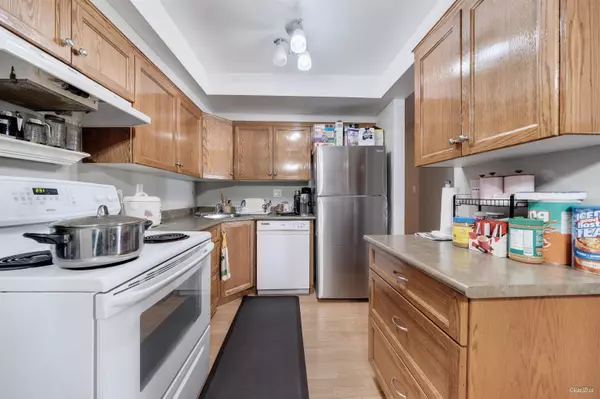 Maple Ridge, BC V2X 5Y4,11957 223 ST #203