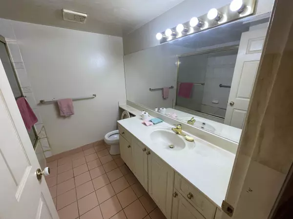 Vancouver, BC V6H 1C1,1438 W 7th AVE #304