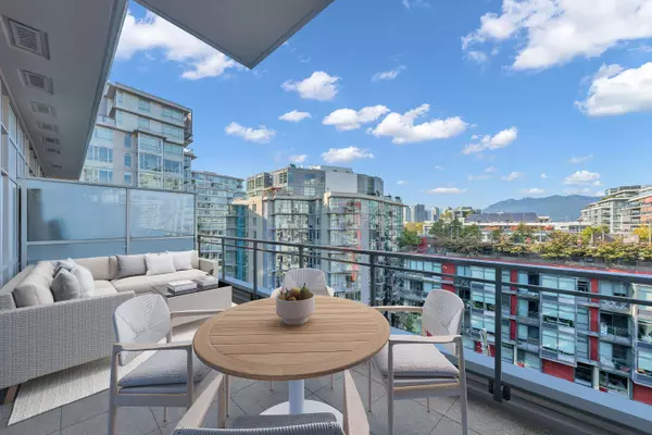 63 W 2nd AVE #804,  Vancouver,  BC V5Y 0G8