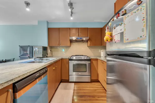 Burnaby, BC V5C 0A9,4728 Dawson ST #209