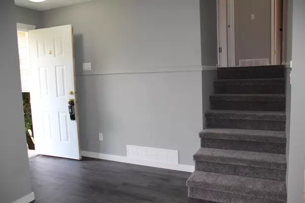 Hope, BC V0X 1L2,63712 Heather AVE