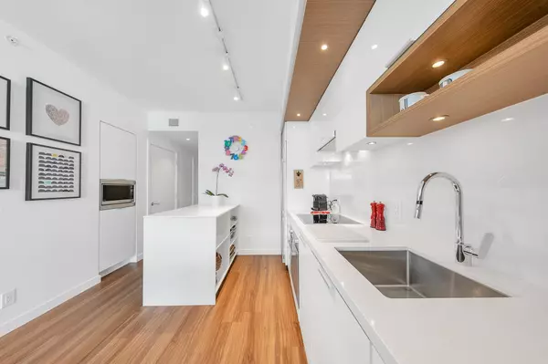 Vancouver, BC V6A 0H2,1661 Quebec ST #612