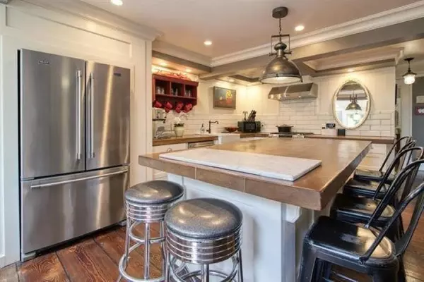 Gibsons, BC V0N 1V8,711 Franklin RD