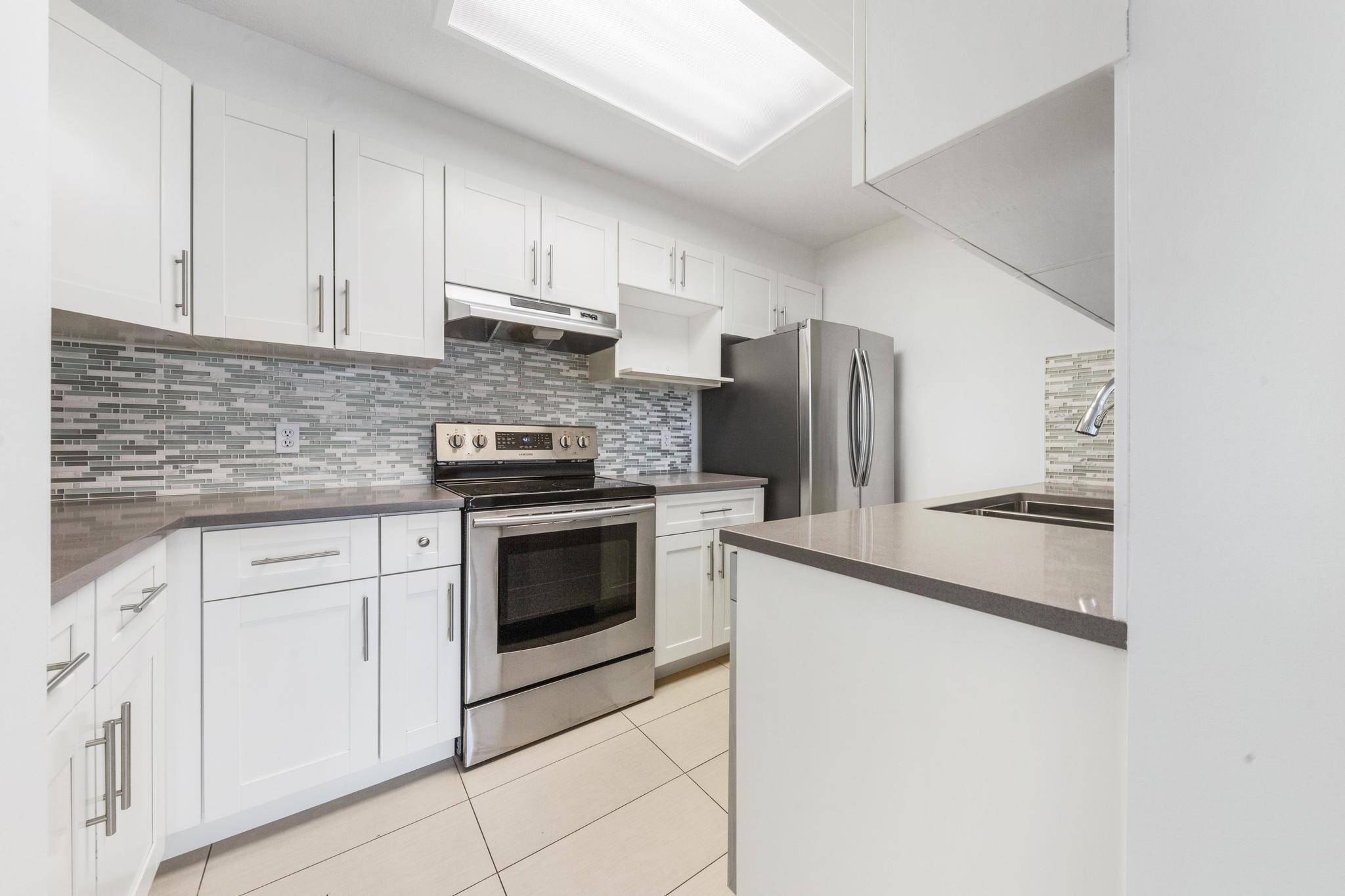 Burnaby, BC V5C 6K2,4160 Albert ST #408