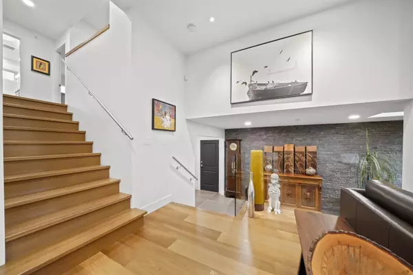 Maple Ridge, BC V4R 2M6,20893 125 AVE