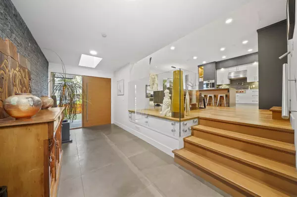 Maple Ridge, BC V4R 2M6,20893 125 AVE