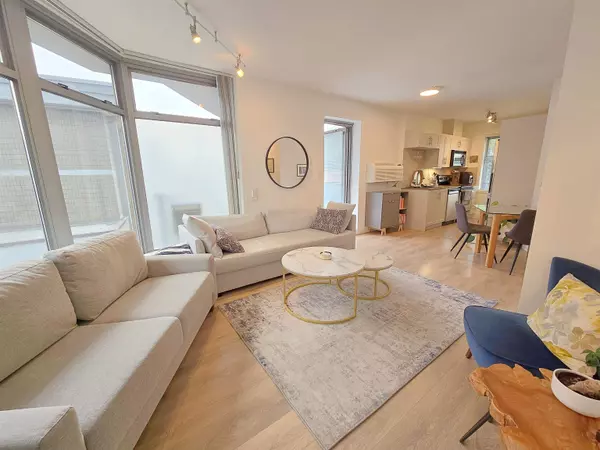Vancouver, BC V6J 5M9,2965 Fir ST #402