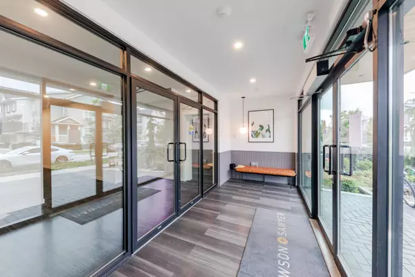 Surrey, BC V4N 6W9,15825 85 AVE #107