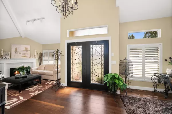 Surrey, BC V4P 1N5,14827 24 Frontage AVE