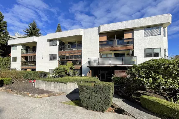 White Rock, BC V4B 4A5,1526 George ST #305