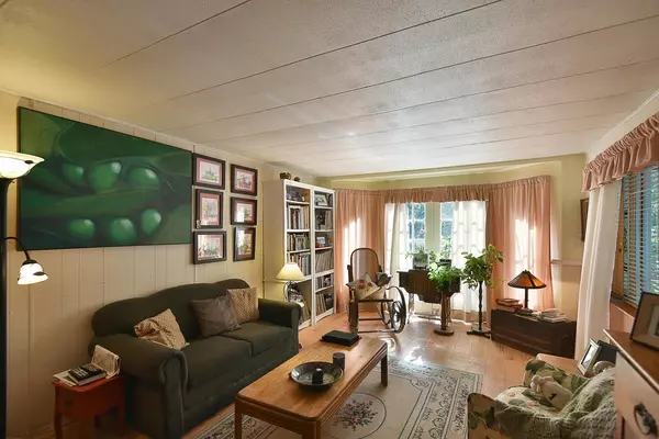 Madeira Park, BC V0N 2H1,13246 Sunshine Coast HWY