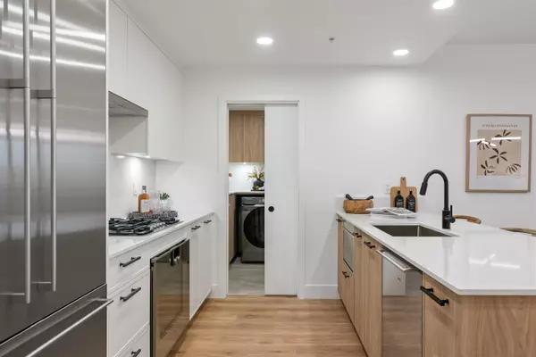 Abbotsford, BC V0V 0V0,33160 Plaxton CRES #407