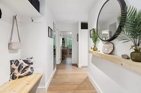 1385 Draycott RD #208,  North Vancouver,  BC V7J 3K9